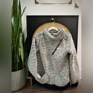 MAURICES Grey fleece pullover - S